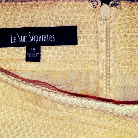 Yellow pencil skirt - Picture 2 of 3